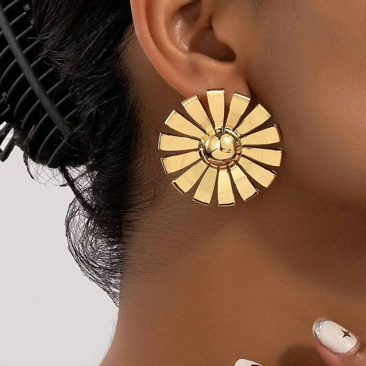 

Stainless Steel PVD 18K Gold Plated Tarnish Waterproof Flower Stud Earrings For Woman Jewelry Wholesale INS