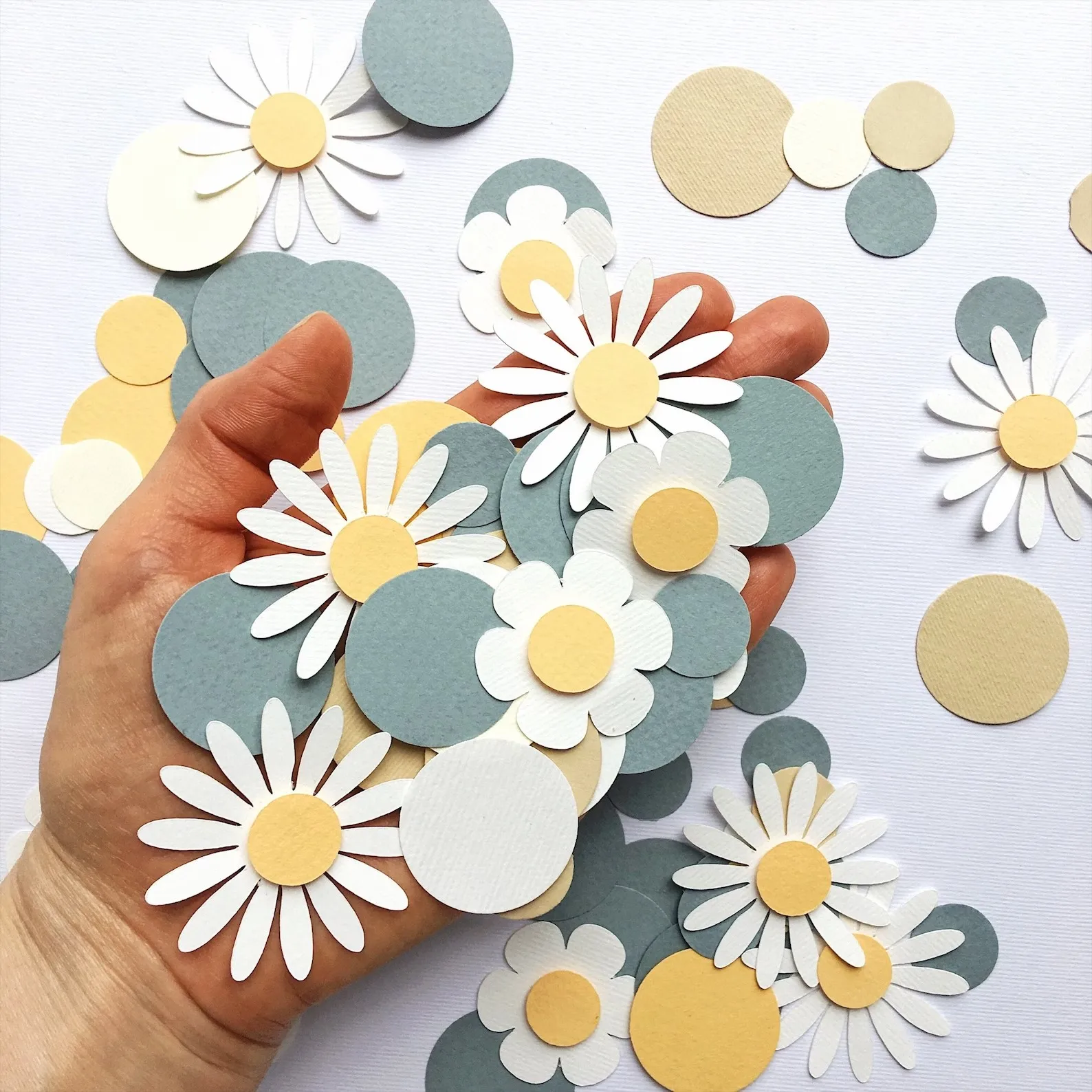 1 Beutel Süße Runde Gänseblümchen Blume Papier Konfetti Hochzeit Blume Tisch Streuung Baby Dusche Geburtstag Party Geschenk Box Dekorationen Versorgung – Detail 2