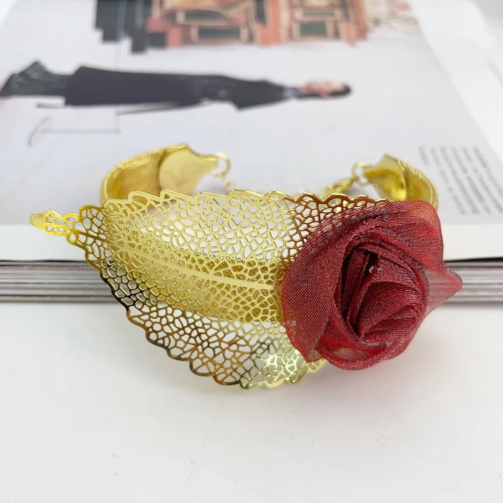 مجموعات مجوهرات عصرية على شكل زهرة من إيما للنساء، قلادة برازيلية مطلية بالذهب، أقراط مجوهرات الحفلات