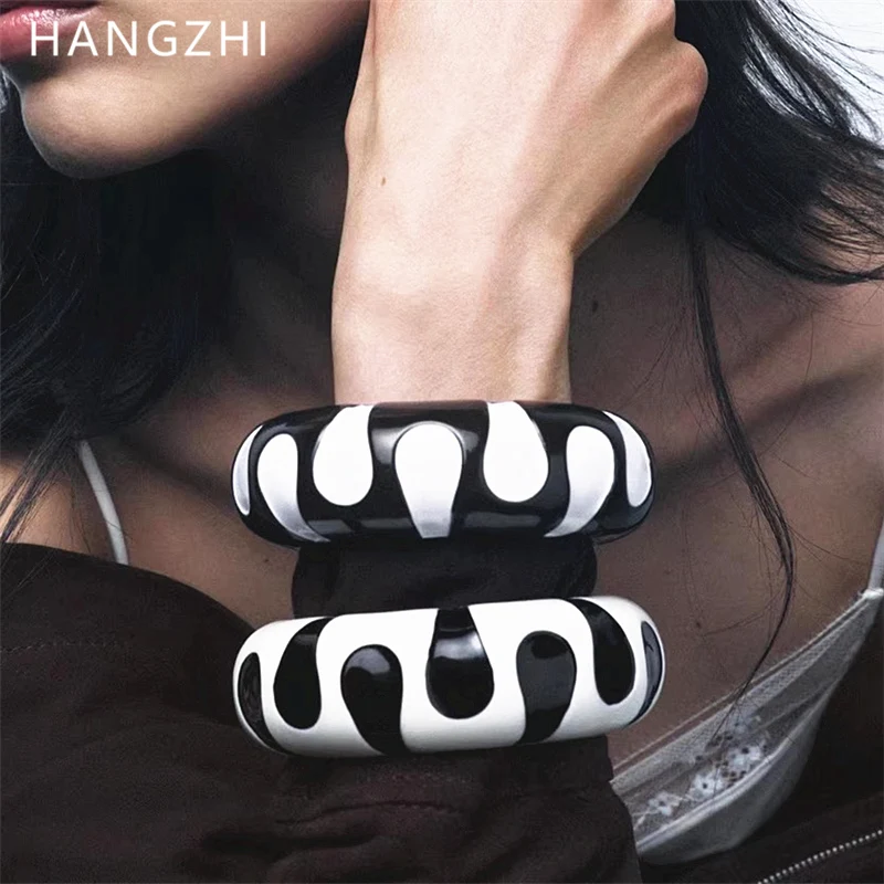 HangZhi модный новый черный, белый цвет контрастного цвета, широкий массивный браслет из смолы с геометрическим рисунком, массивные украшения для отпуска для женщин