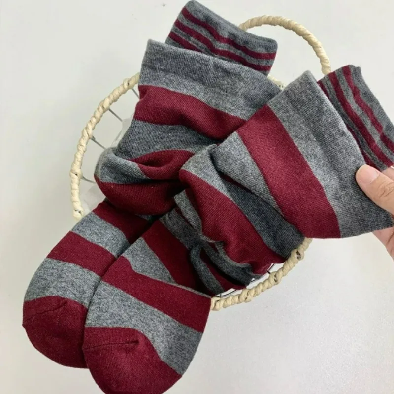 Harajuku طبقة مزدوجة جوارب السيقان مخطط تقسم اللون جوارب أنبوبية طويلة غطاء الساق شتاء دافئ العجل جوارب خليط الجوارب