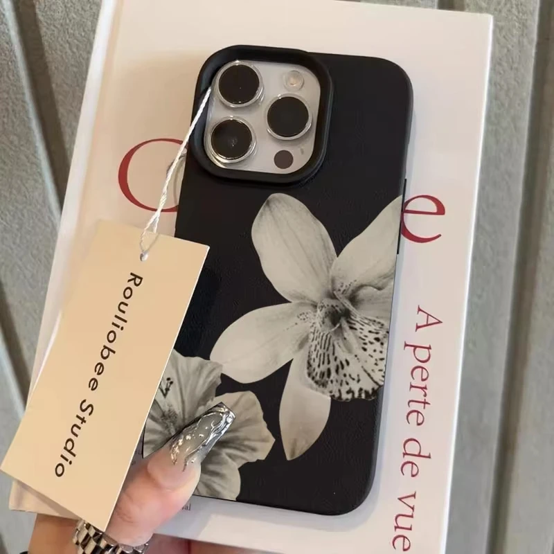 เคสโทรศัพท์ลายดอกไม้ขาวดำ สำหรับ iPhone 17 16 15 14 Pro Max 12 11 13 XS X 17Air 16 Plus 16e ลายลิ้นจี่ แบบนิ่ม