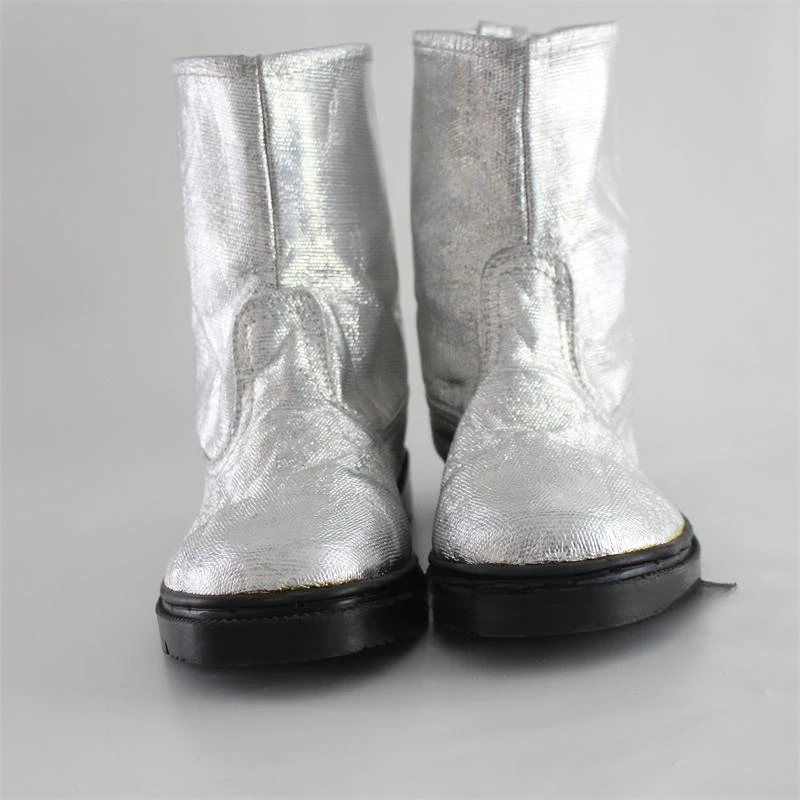 Aluminum Foil Insulated Shoes Can Withstand High Temperatures Up To 500 Degrees Celsius Fire Protection Flame Retardancy