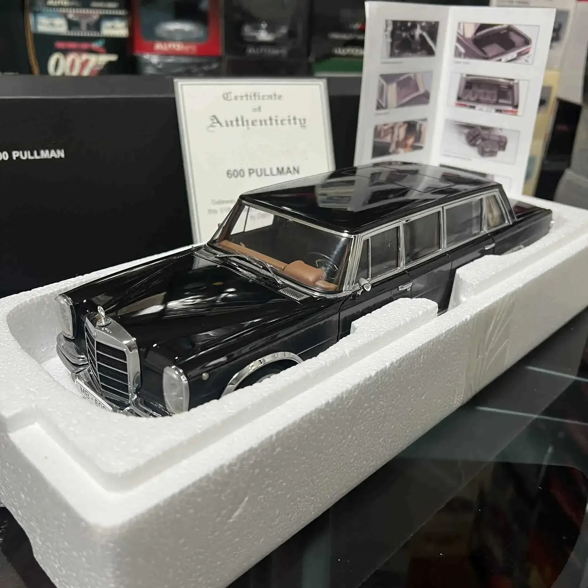 

Autoart 1:18 600 Pullman Black Long Axis Simulation Limited Edition All Open Alloy Metal Static Car Model Toy Gift