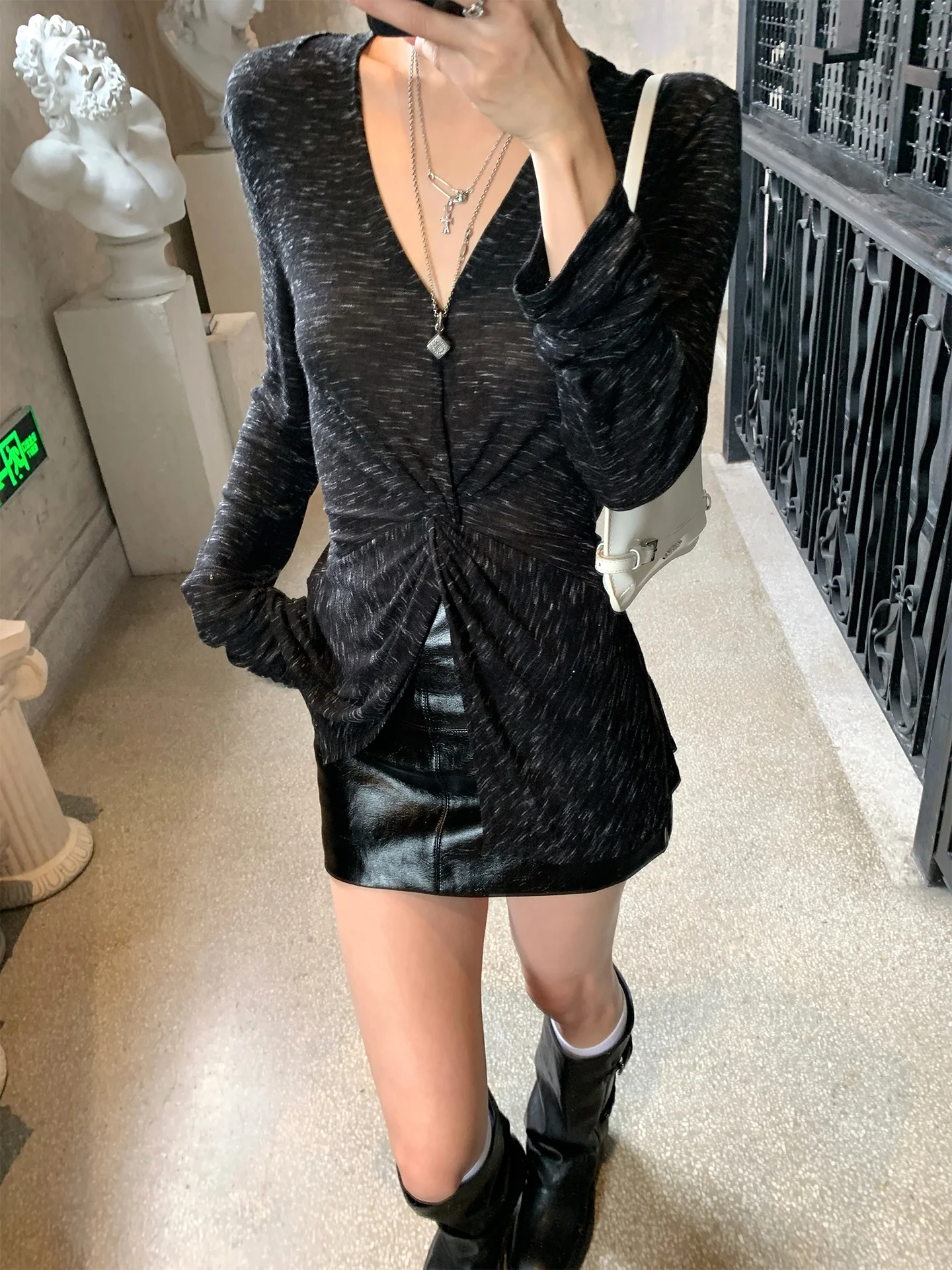 

GV Sli Slim Fit V-Ne Mixed Color Lightweight Top for Women Cleanfit Long Sve ort Length Autumn Faion Casual T-irt