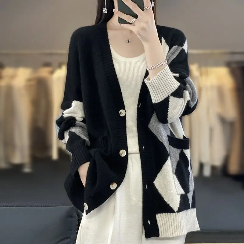 Knitted New Contrasting Color Cardigan Women\'s Diamond Shaped Color Blocked Loose Jacket Knitted Sweater Lazy Sweater Top