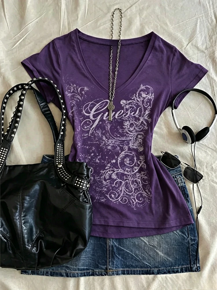 Vintage Dunkelviolette Bedruckte T-Shirts für Damen Kurzarm V-Ausschnitt Slim Fit Y2k Punk Subkultur Gothic Täglich Lässig Bodycon T-Shirts