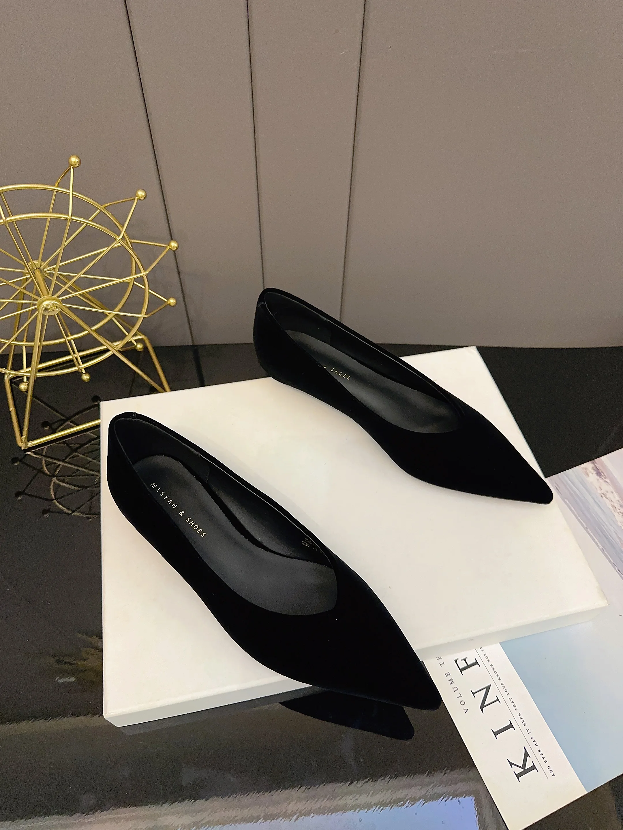 scarpe-da-donna-retro-in-velluto-dorato-con-tacco-basso-e-punta-affilata-comode-per-il-pendolarismo-eleganti-slip-on-con-suola-in-gomma