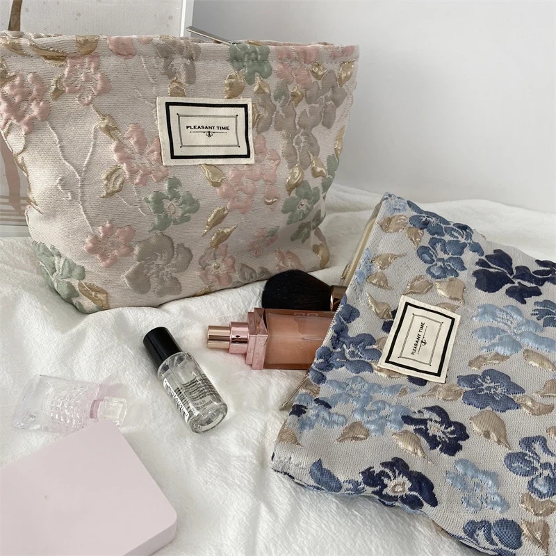 Fashion Relief Flowers Print Cosmetic Bag Canvas Washing Bag Large Capacity Women Travel Cosmetic Pouch Make Up Storage Bags