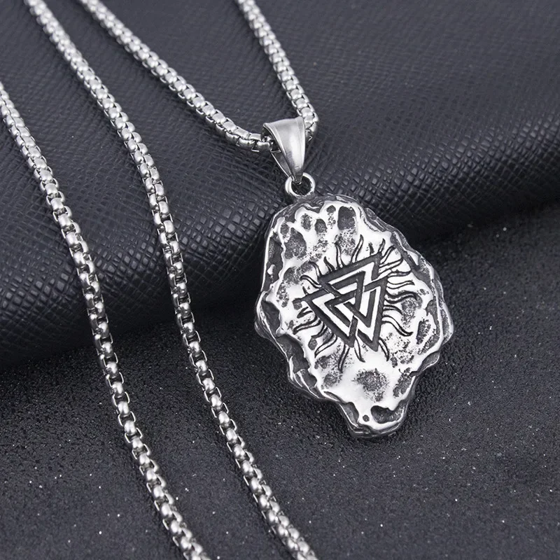 Yungqi Vintage Nordic Viking Amulet Necklace Punk Charm Trinity Knot Totem Pendant Necklace Pagan Runes Choker Jewelry for Men
