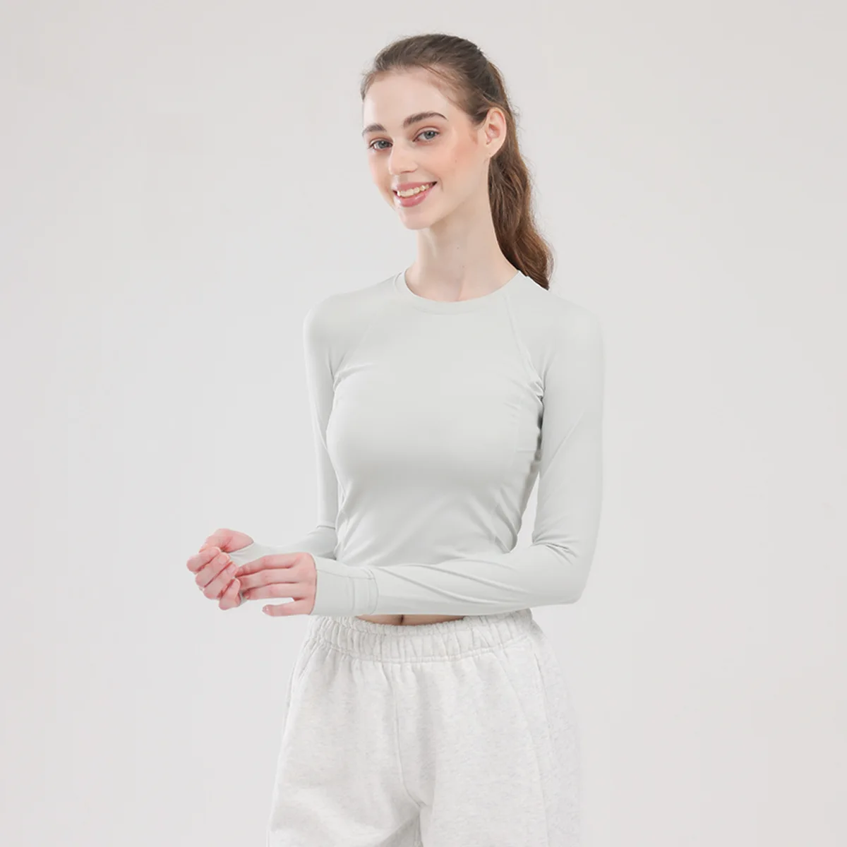 

Women's Yoga Round Neck Slim Fit Long-Sleeve Top - Solid Color Basic Versatile Breathable High-Elastic Sports Crop Base Layer