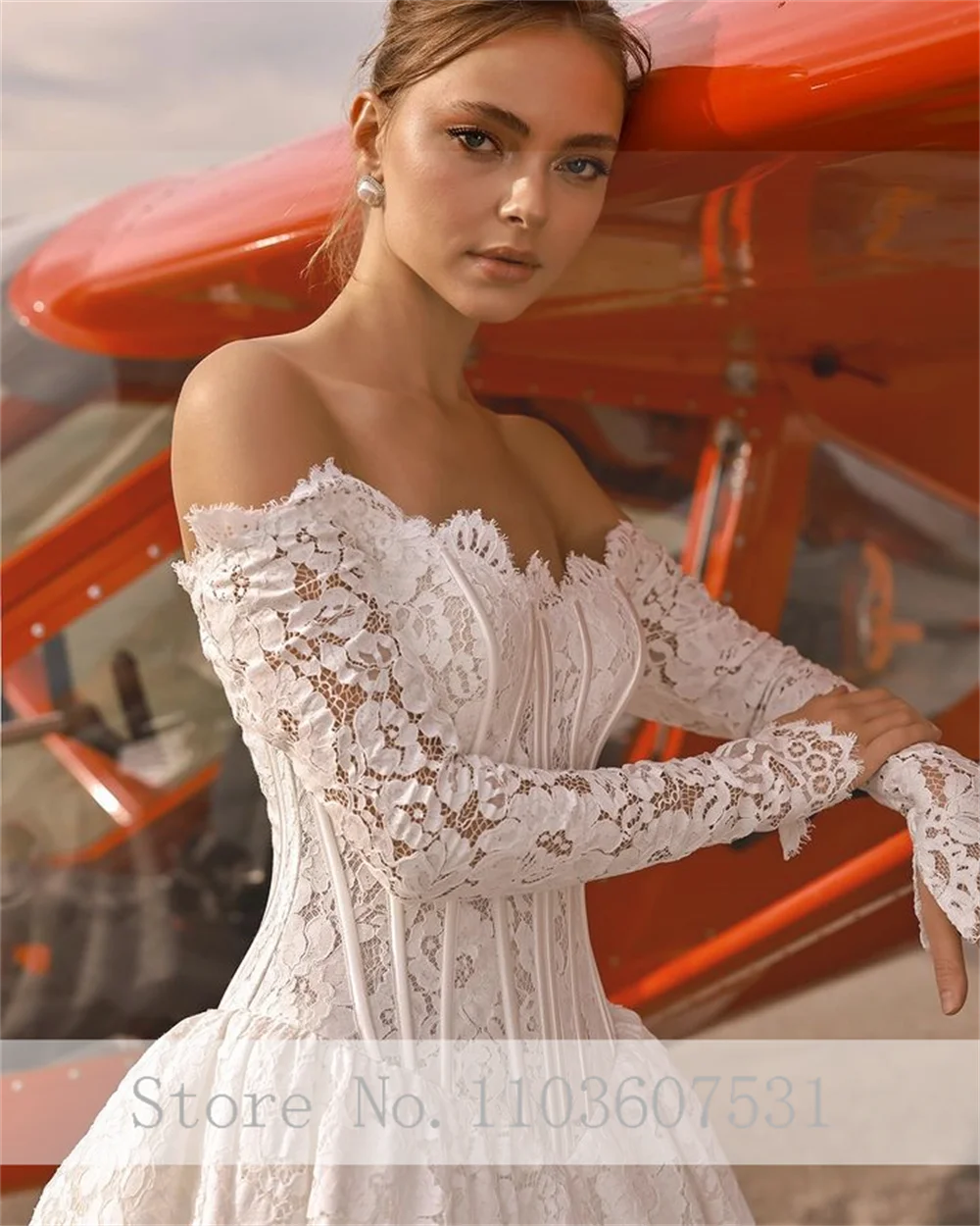 Luxury Off the Shoudler Long Sleeve Lace Pleated Wedding Dress for Women A-line Court Wedding Gown Lace up Court robe de mariée