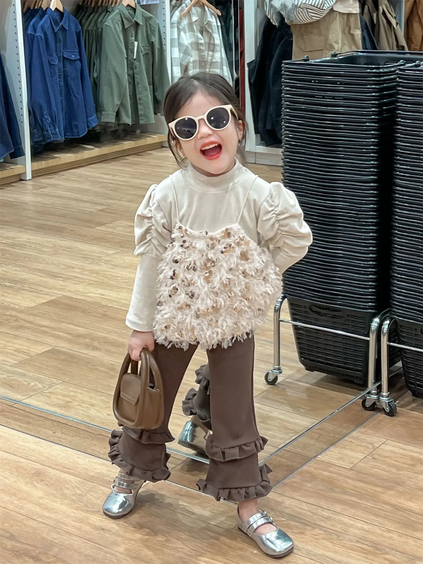 

Girls' Clothing 2025 Autumn Models Small Suspenders Bubble Sleeves Bottoming Shirt Lace Flared Pants Three-piece Set