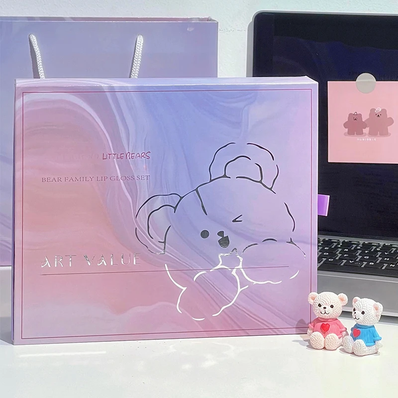 Lucidalabbra Cute Bear dal design unico, aspetto naturale liscio