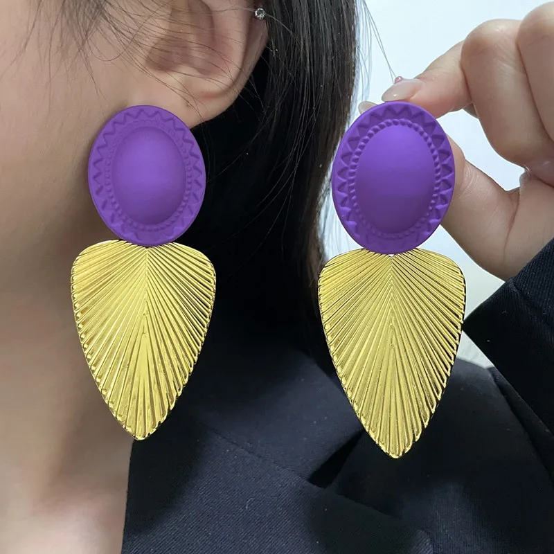 Oval Metal Leaves Pendant Earrings European American Style Personalized Fashion Stud Earrings Women\'s Travel Wedding Accessories