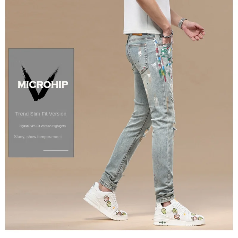 

Высококачественные мужские джинсы с рваными нашивками и девятью дюймов, облегающие и маленькие ноги, новые модные брюки весны/лета 2025 года с принтом