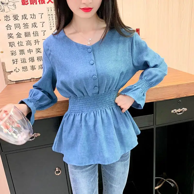 Korean Version of Fresh V-neck Fairy Top for Women in Spring and Autumn with a Slim Waist and Stylish Design a Niche Shirt