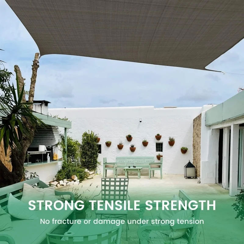 يضيف شبكة المظلة هذه الخياطة المزخرفة إلى الفناء الخلفي وفناءك مع تقديم الحماية الصلبة من الشمس كنشاط خارجي