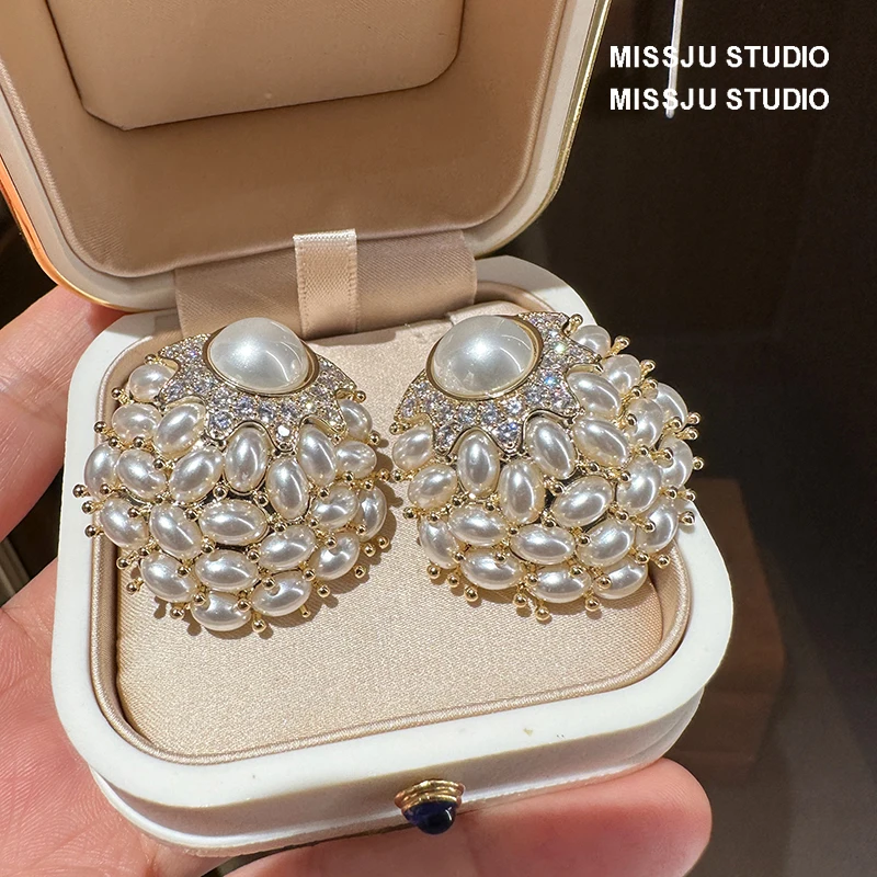 

Lingzhi Wu Pearls Earrings Royal Vintage 925 Silver Needle Golden Silver Pearls Stud Earrings French Elegant New Arrival