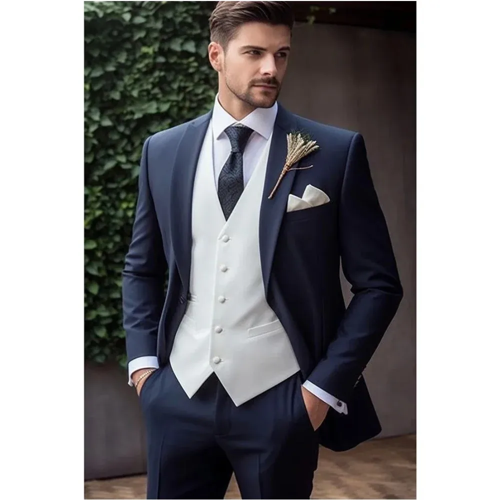 Gentleman Suits for Men 3 Piece Italian Peaked Lapel Blazer Wedding Groom Custom Navy Blue Jacket Pants White Vest Outfits