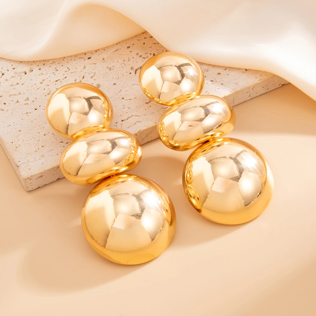 

KunJoe Exaggerated Glossy Big Round Pendant Earrings for Women Luxury Smooth Geometric Long Hanging Earrings Party Jewelry Gift