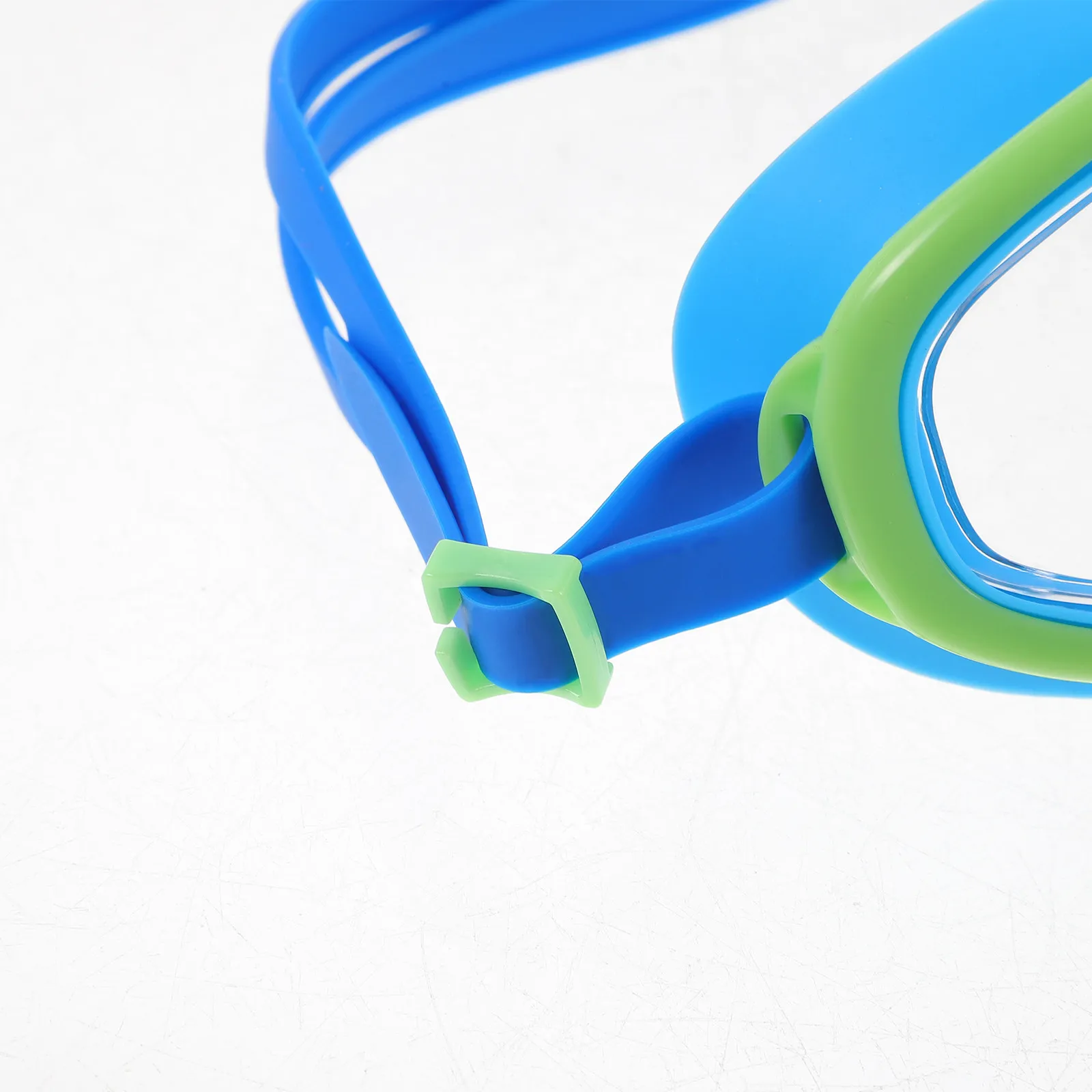 

Детские водонепроницаемые очки для плавания с регулируемыми ремешками, широкой оправой, защитой от запотевания и УФ-излучения, удобные для детей и малышей