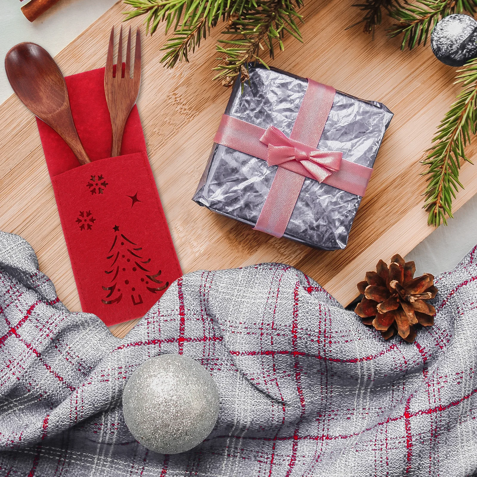 

4Pcs Red Christmas Tableware Bags Hollow Snowflake Tree Cutlery Holder Silverware Bags for Festive Dinner Decoration