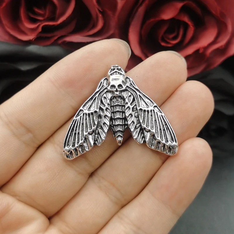 

4pcs 38*31mm New Moon Skull Pendant Moon Phase with Moth Occult Witch Goth Jewelry Pendant Charm for Women Man Accessories