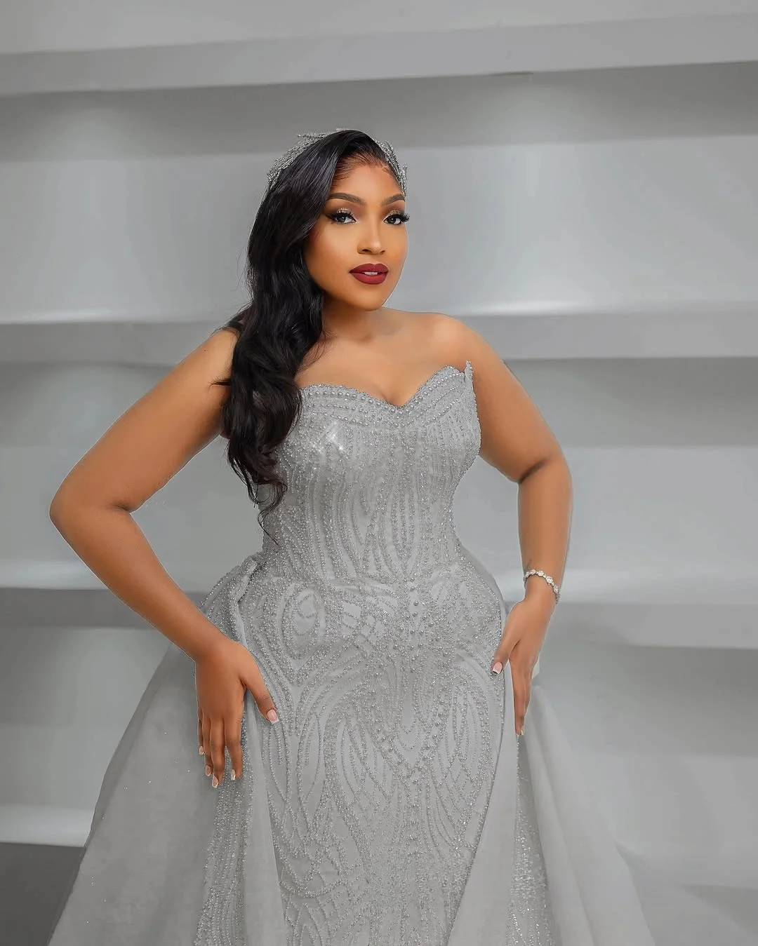 Abito da sposa personalizzato con paillettes e perline scintillanti con scollo a cuore Robes De Mariée Abito da sposa elegante a maniche lunghe con gonna rimovibile