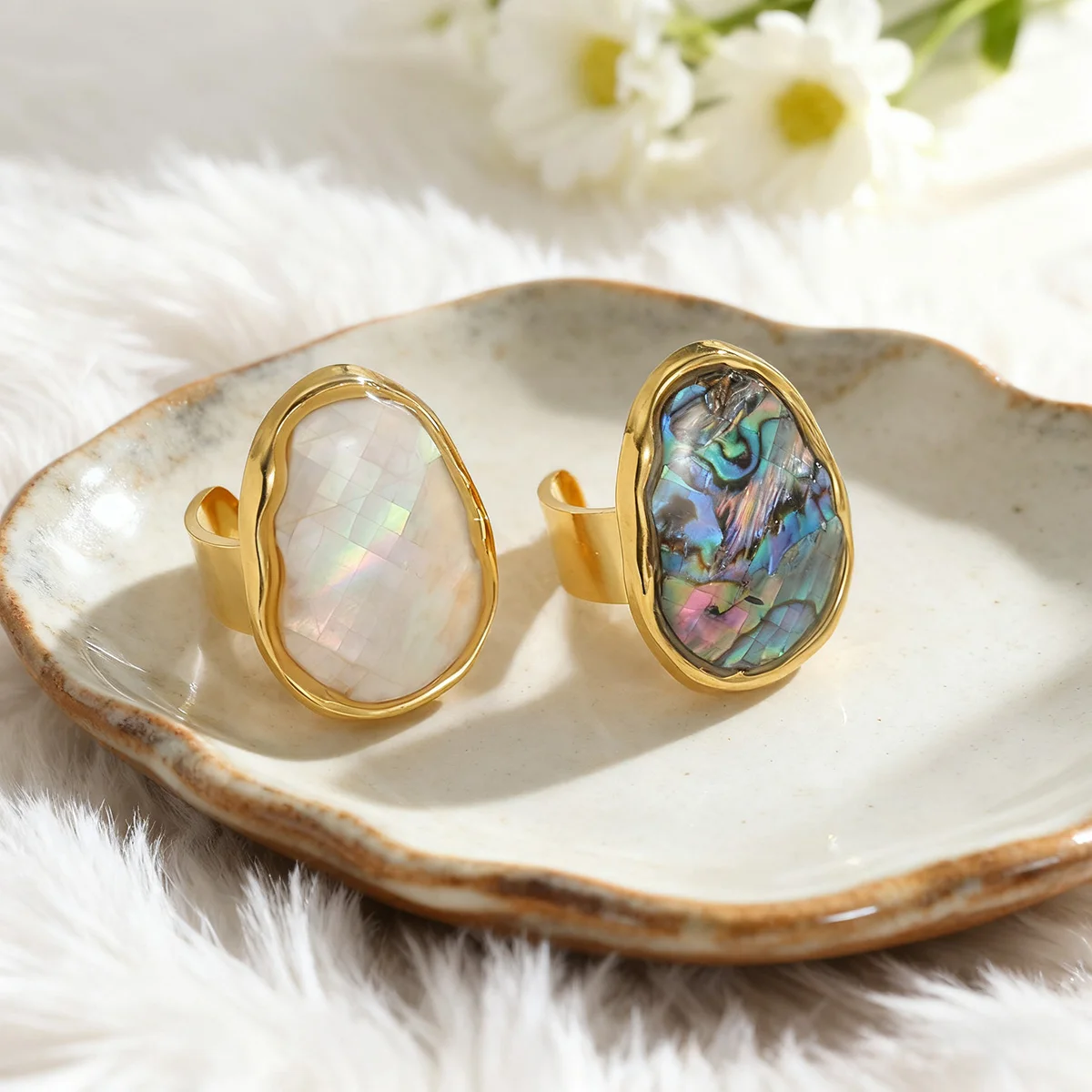 2025 New Unique Design White Abalone Shell Gold Color Open Ring for Women High-quality Waterproof Irregular Finger Jewelry Gift