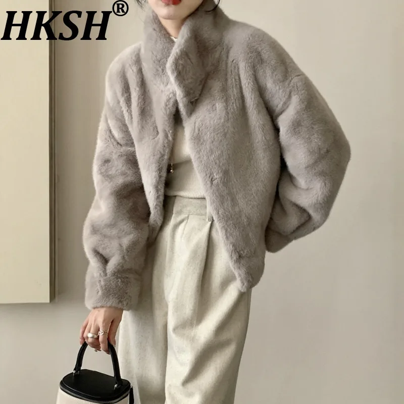 

HKSH Autumn Winter New Women Short Overcoat Stand Collar Faux Fur Windproof Elegant Temperament Fashion Chic Warm Jacket HK12276