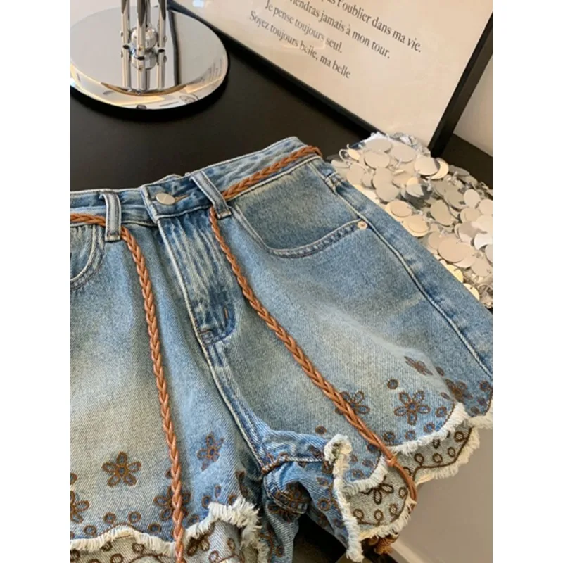 Haftowane szorty jeansowe w stylu retro, jasnoniebieskie, o kroju litery A, damskie, codzienne, luźne, uniwersalne, nowość 2025.