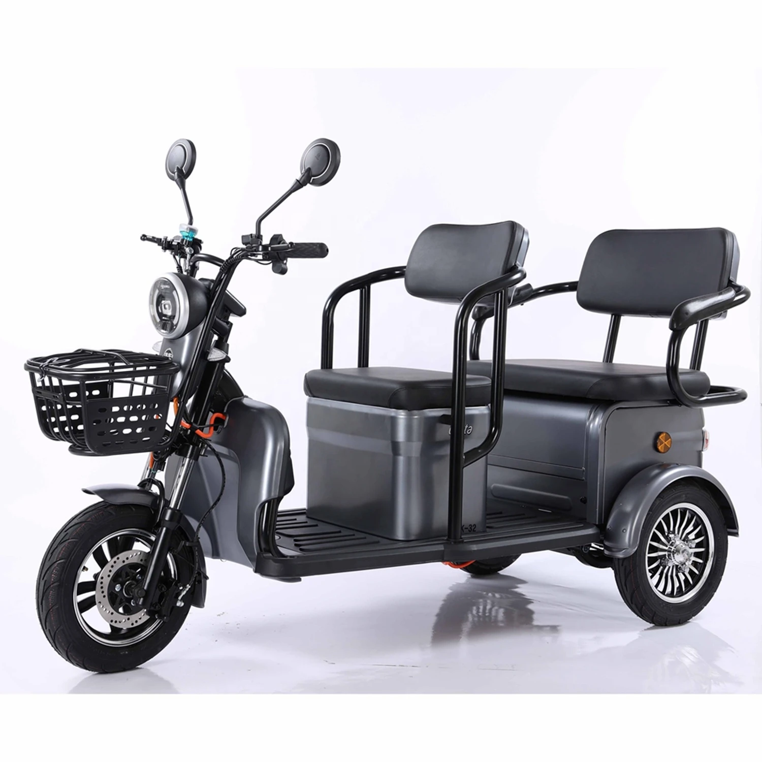 

New Tail Light Cargo / Passenger Dual Function Electric Tricycle 3 Wheel E Bike For Elder