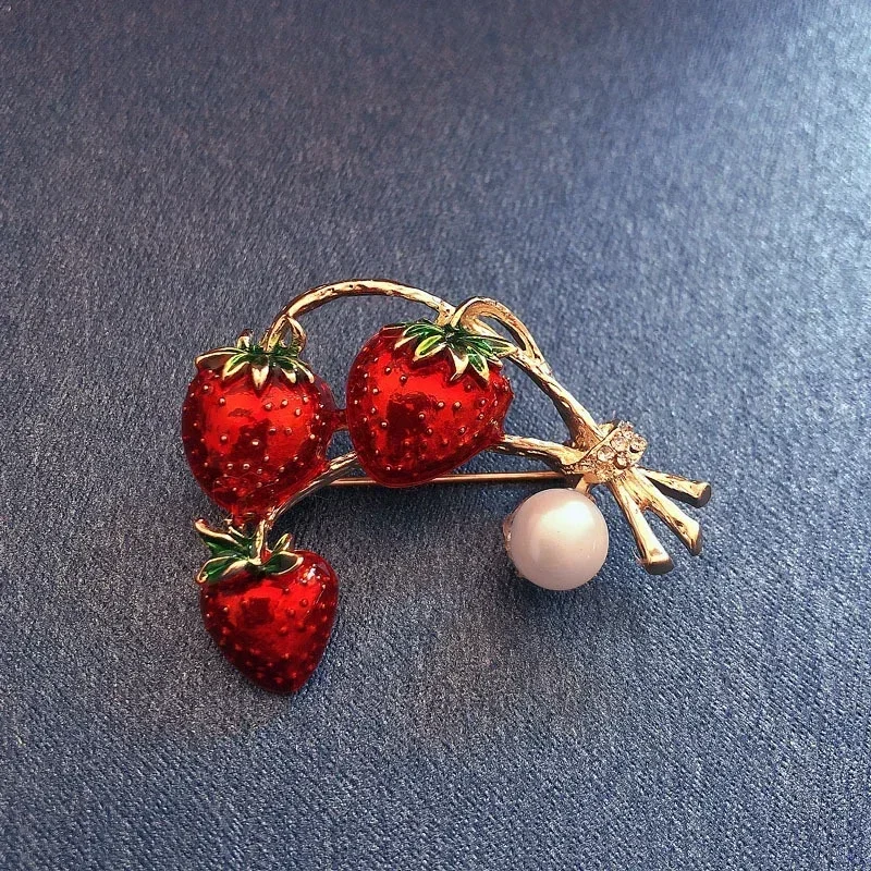 Enamel Strawberry Brooches Pins Fruit Cute Flower Strawberry Girl Brooch Silk Scarf Buckle Clothing DIY Hat Bag Accessory