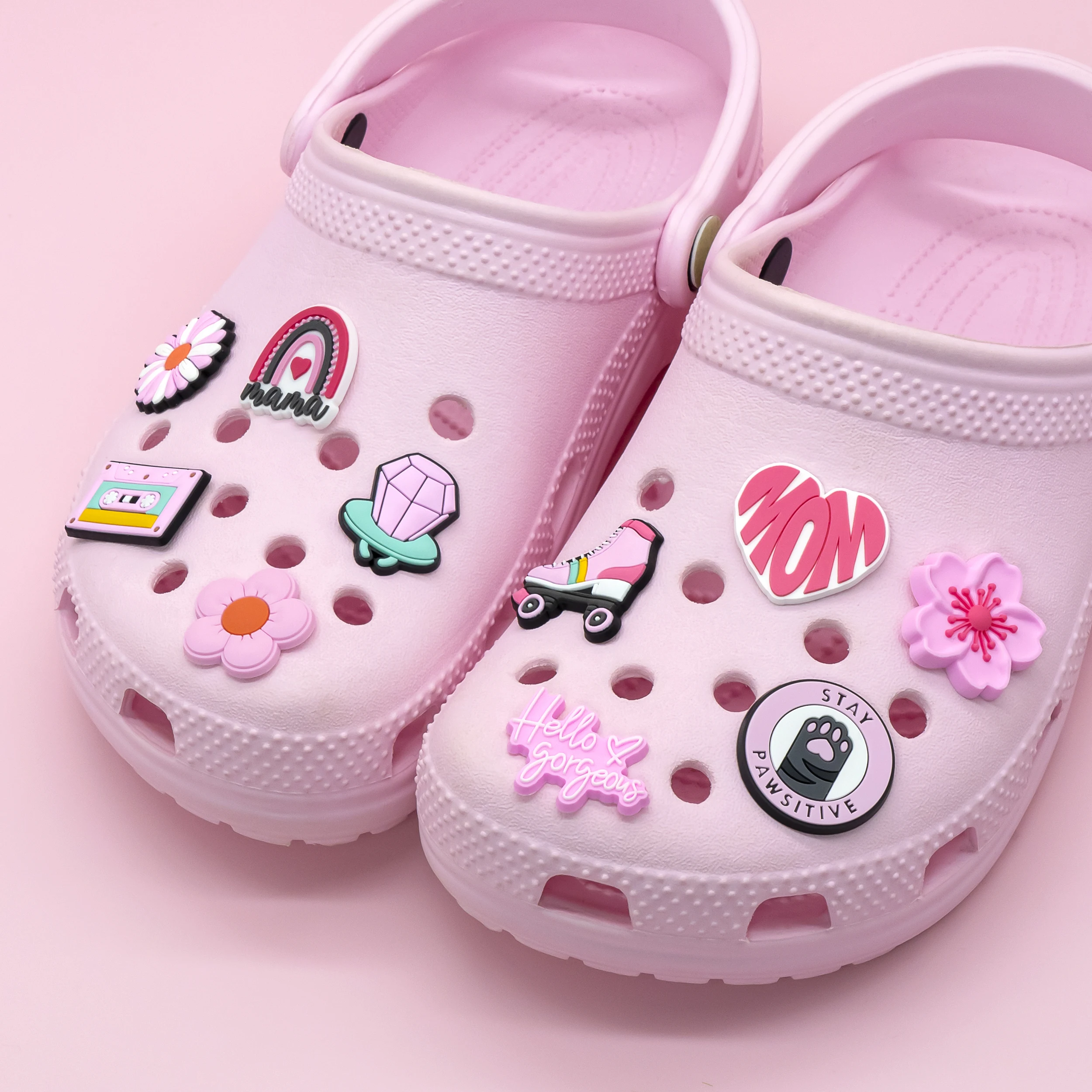 1pcs New Pink Shoe Charms Heart Diamonds Crowns Shoe Decorations Accessories Dog Cat Shells Ducks Clog Jeans for Women