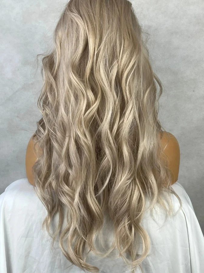 البلاتين باروكات شقراء مع الجذر الداكن موجة المياه شعر مستعار الإناث الجزء الأوسط 13*4HD الدانتيل الباروكات العليا للنساء ألياف مقاومة للحرارة