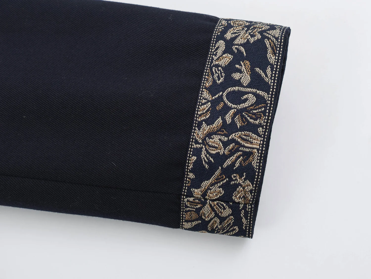 Damen Herbstmode, bestickte Jacken, elegante Jacken mit Stehkragen und Knöpfen, schwarze Jacken, Freizeitjacken, langärmelige Vintage-Napoleon-Jacken. – Detail 10