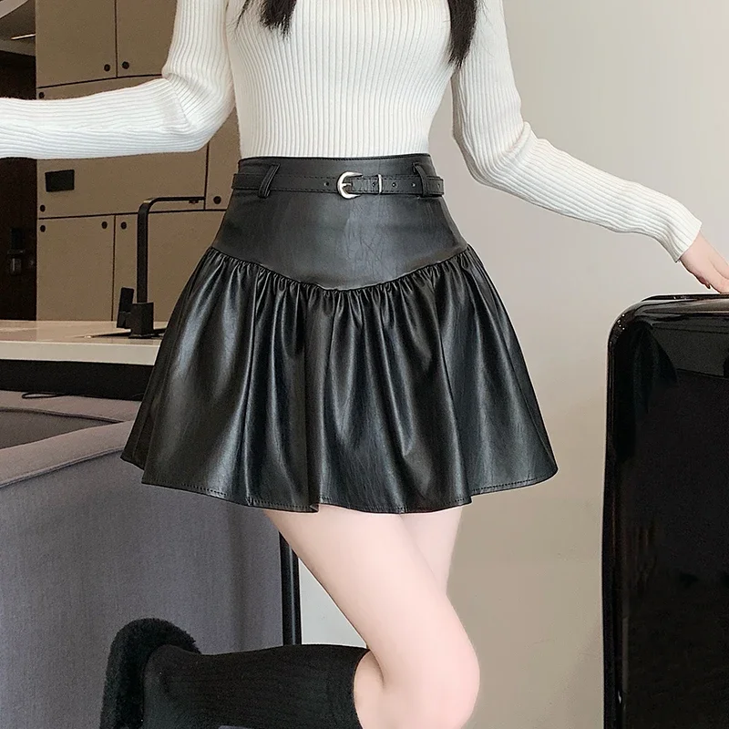 Black umbrella skirt, half body skirt, autumn women's new style, small leather skirt, high waist A-line skirt, pants skirt