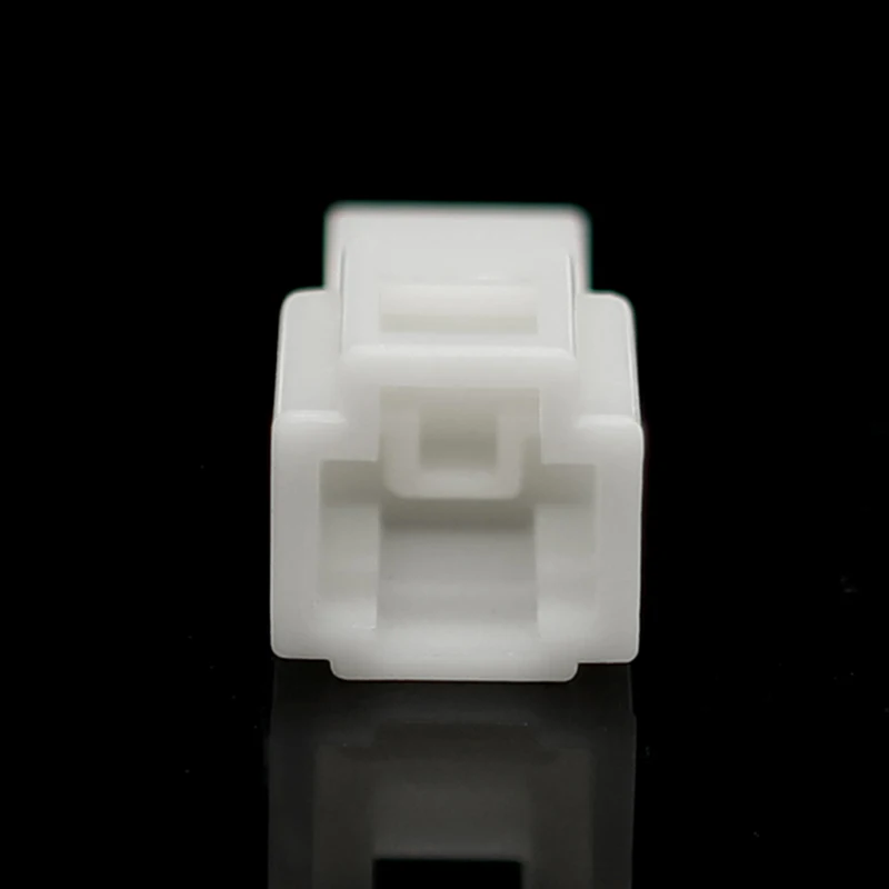 DJ7011-6.3-11 自動車用コネクタ 6.3シリーズ 1穴配線ハーネスコネクタ オス型