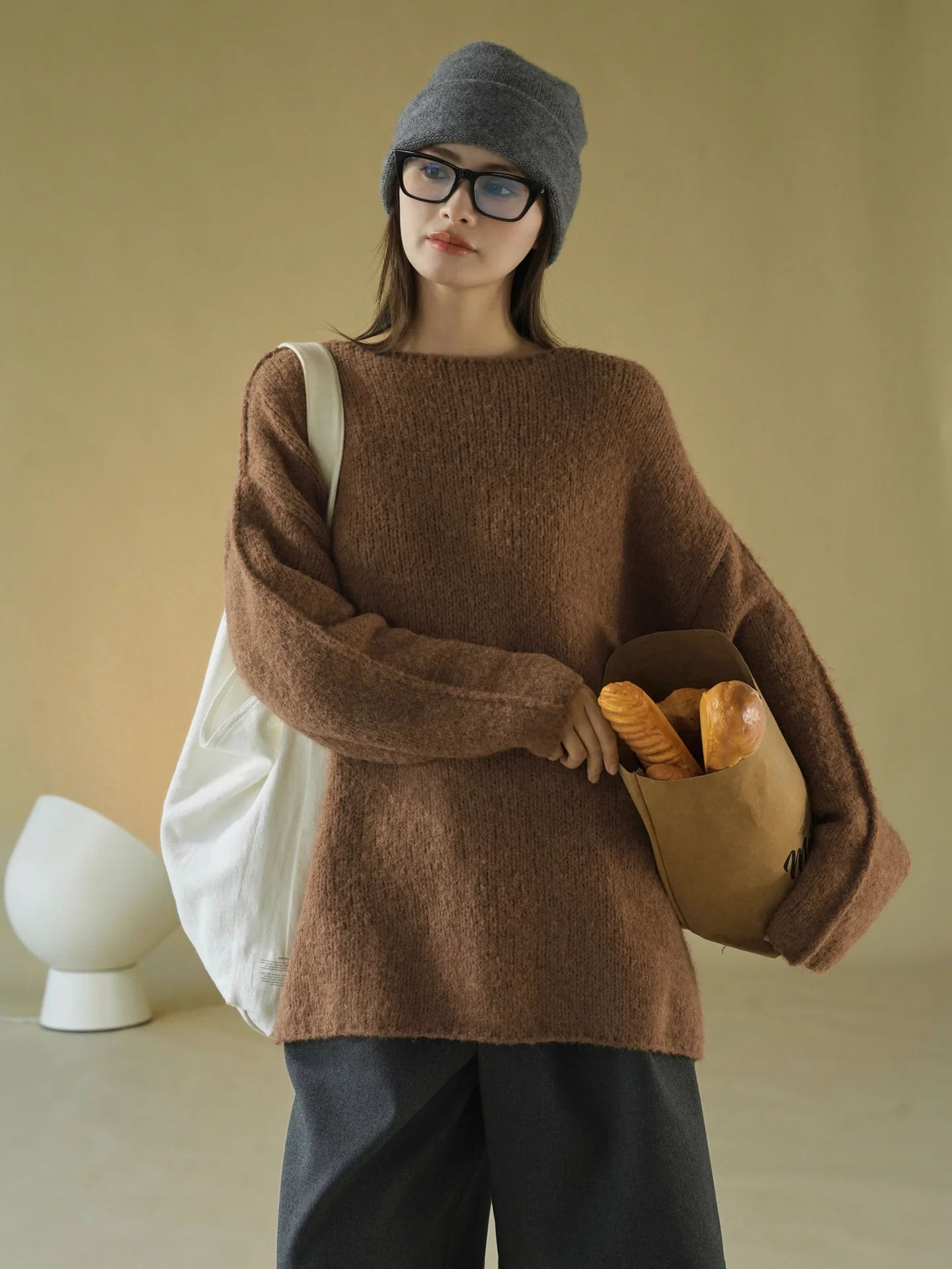 Autumn and winter women\'s casual solid color round neck long sleeved loose sweater