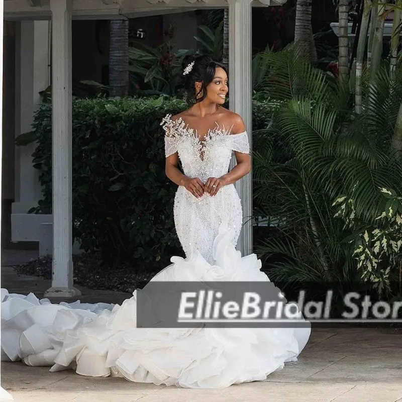 فساتين زفاف نيجيرية أنيقة فاخرة برقبة شفافة وكشكشة كريستالية ذيل حورية البحر الأفريقية مشد زي العرائس 2025 حسب الطلب