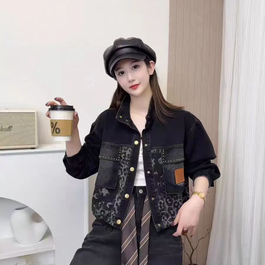 

Новая модная тенденция осени 2026: Женская джинсовая короткая куртка с леопардовым принтом и вставками, уличный стиль, на кнопках, с длинными рукавами, кардиган-топ