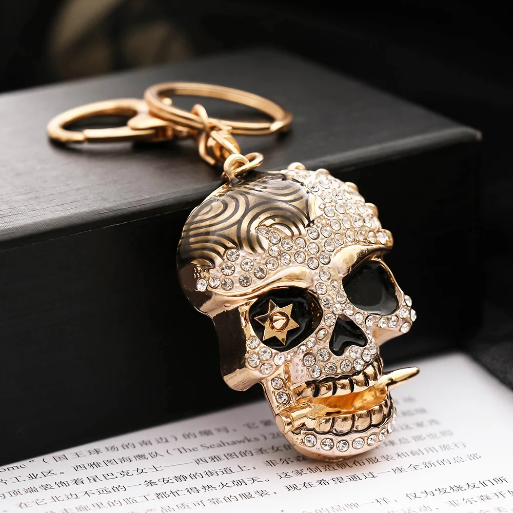 1PC Diamond Studded Creative Skull Keychain 3D Hip Hop Car Bag Pendant Christmas Halloween Decoration Gift for Friends