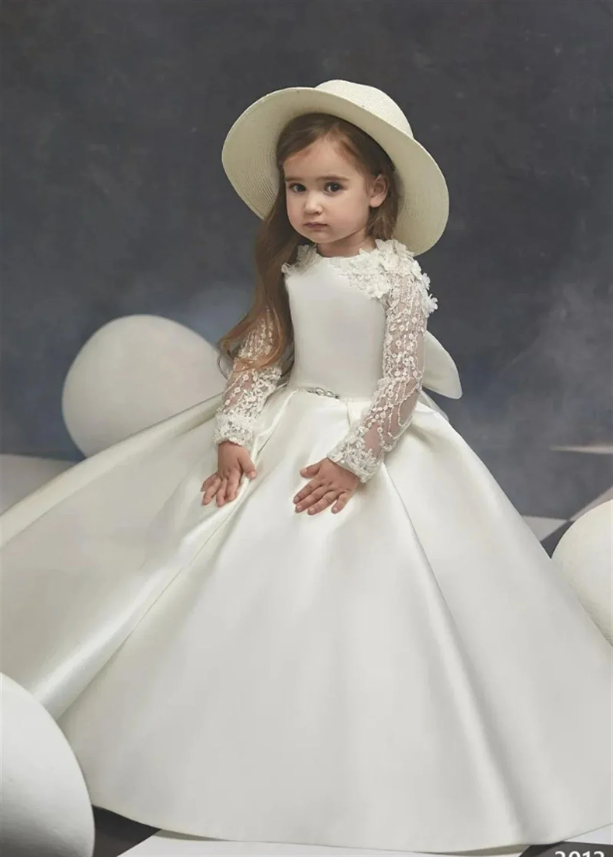 Flower Girl Dress Satin Long Sleeve Shiny Decal Backless Bow Belt Wedding Elegant Flower Child First Piece Communion Dress