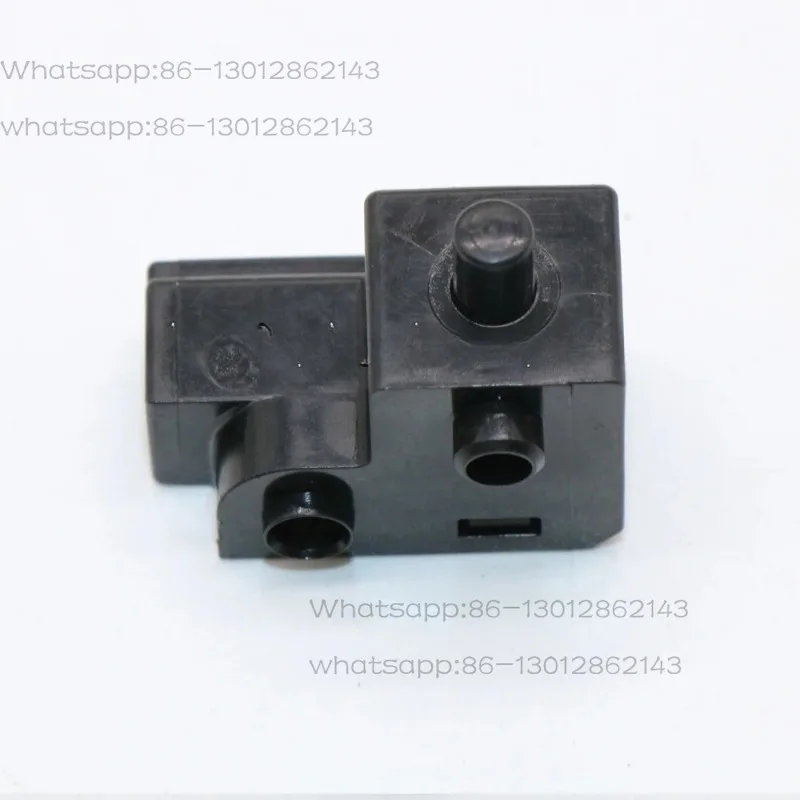 

Auto Hand Brake Stop Light Sensor Switch, Replacement Parts With OE Codes 84550-02030 / 84550-16060 / 84550-16050