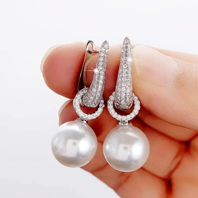 Huitan New Arrival kolczyki z imitacją pereł kobiety kolor srebrny moda wszechstronne kobiece akcesoria do przekłuwania uszu biżuteria ślubna