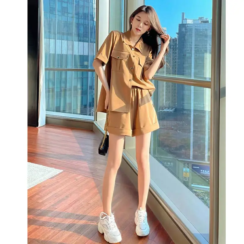 

Fashion Age Reducing Light Mature Wind Net Red Set for Women's 2023 Summer New Style Slim Wide Leg Shorts Two Piece Sets