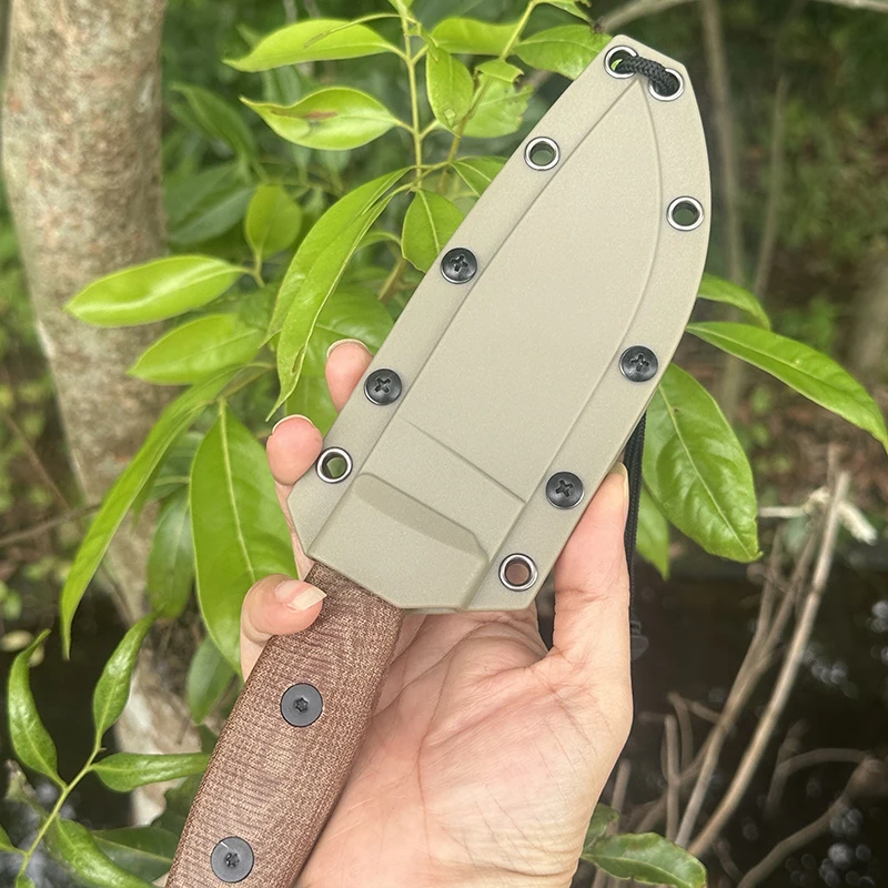 The ESEE uses a straight blade of S35VN steel with a stone-washed edge and a 3D cut G10 three-dimensional grip piece