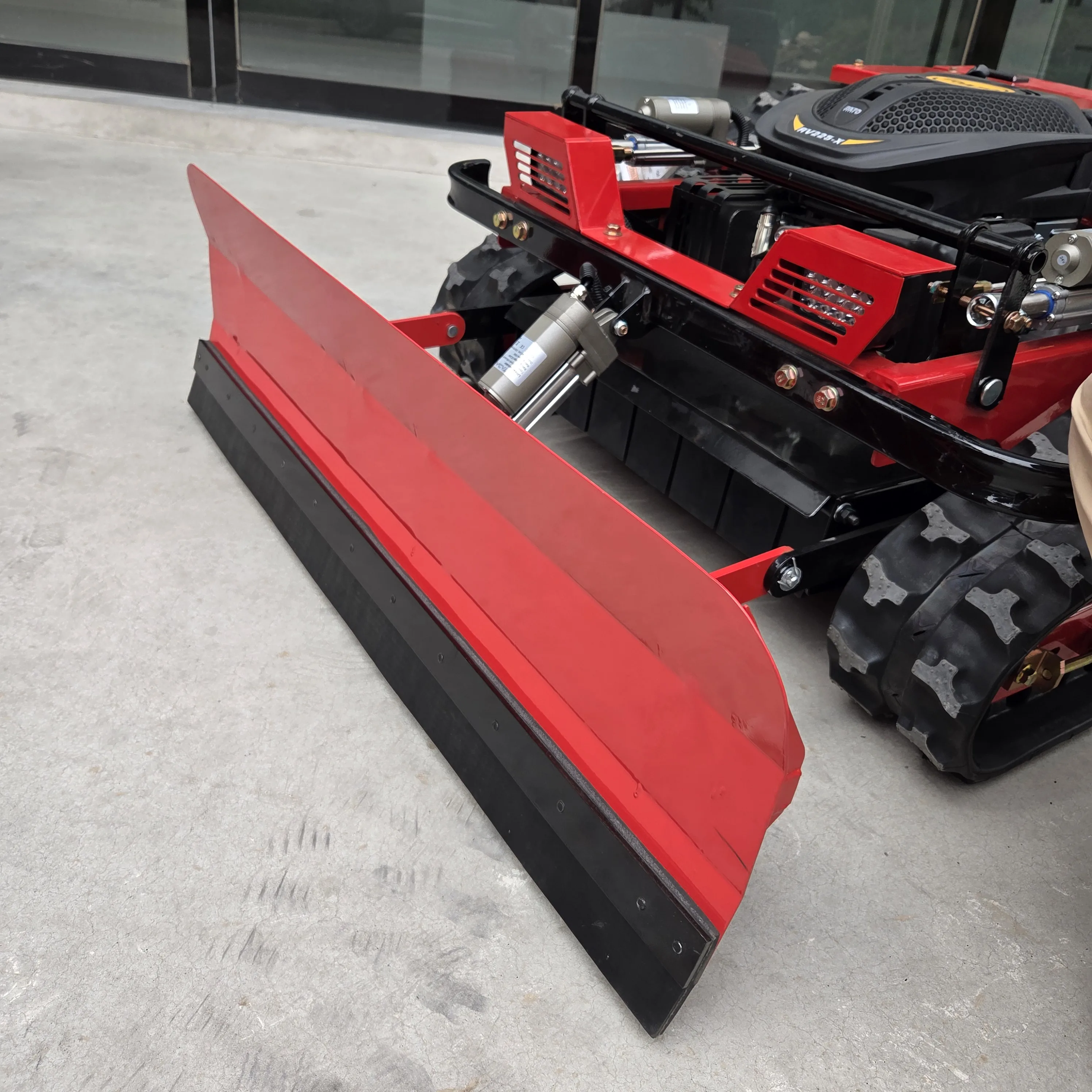 Новый опыт умной косилки: дистанционное управление, уход за газоном в один клик, экономия времени, экономия труда и более эффективная косилка.