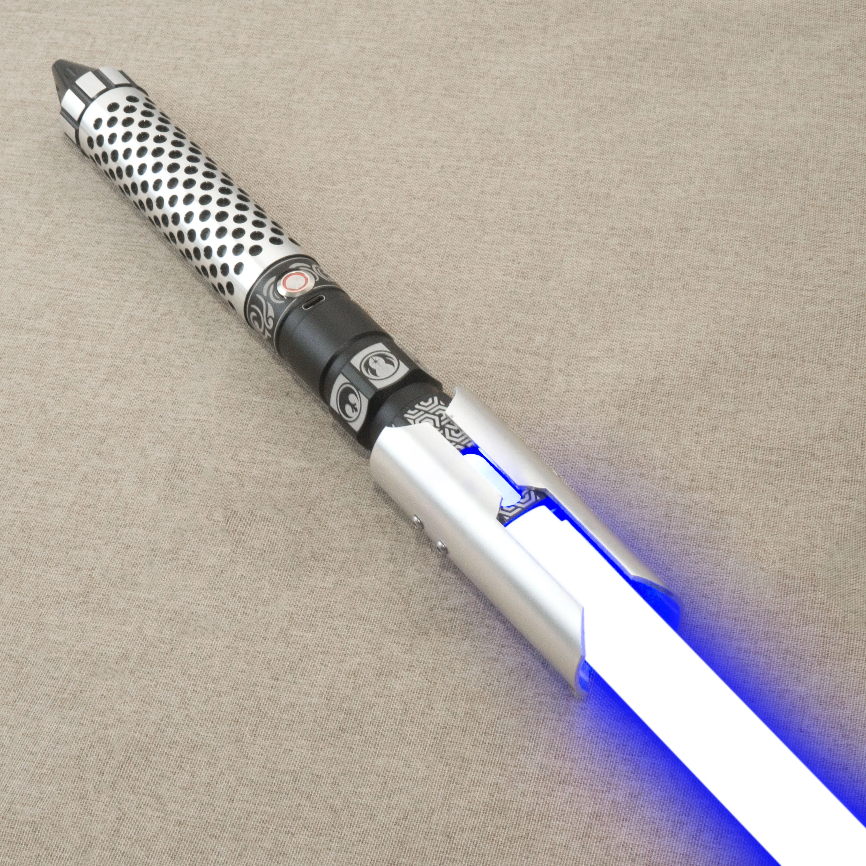 Jedi Knight Neo Pixel Smooth Swing Modello di incisione limitata Heavy Dueling Impugnatura in metallo Tipo-C Jedi Cosplay Giocattoli Spada laser